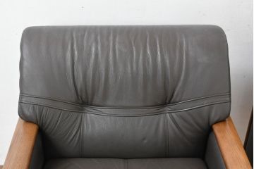 中古　カリモク家具(karimoku)　WSシリーズ　コンパクトサイズ　本革(レザー)　重厚感と快適さを兼ね備えた一人掛けソファ2脚セット(アームチェア、アームソファ、一人掛けソファ、1Pソファ、1P、バラ売り可能)(定価約24万円)(R-084326)