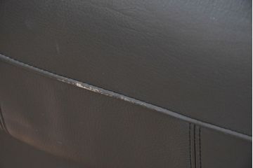 中古　カリモク家具(karimoku)　WSシリーズ　コンパクトサイズ　本革(レザー)　重厚感と快適さを兼ね備えた一人掛けソファ2脚セット(アームチェア、アームソファ、一人掛けソファ、1Pソファ、1P、バラ売り可能)(定価約24万円)(R-084326)