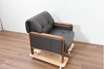 中古　カリモク家具(karimoku)　WSシリーズ　コンパクトサイズ　本革(レザー)　重厚感と快適さを兼ね備えた一人掛けソファ2脚セット(アームチェア、アームソファ、一人掛けソファ、1Pソファ、1P、バラ売り可能)(定価約24万円)(R-084326)