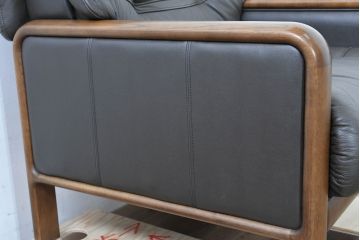 中古　カリモク家具(karimoku)　WSシリーズ　コンパクトサイズ　本革(レザー)　重厚感と快適さを兼ね備えた一人掛けソファ2脚セット(アームチェア、アームソファ、一人掛けソファ、1Pソファ、1P、バラ売り可能)(定価約24万円)(R-084326)
