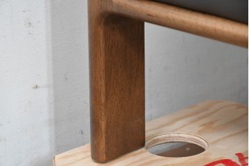 中古　カリモク家具(karimoku)　WSシリーズ　コンパクトサイズ　本革(レザー)　重厚感と快適さを兼ね備えた一人掛けソファ2脚セット(アームチェア、アームソファ、一人掛けソファ、1Pソファ、1P、バラ売り可能)(定価約24万円)(R-084326)