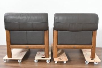 中古　カリモク家具(karimoku)　WSシリーズ　コンパクトサイズ　本革(レザー)　重厚感と快適さを兼ね備えた一人掛けソファ2脚セット(アームチェア、アームソファ、一人掛けソファ、1Pソファ、1P、バラ売り可能)(定価約24万円)(R-084326)