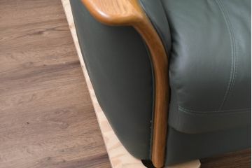 中古　美品!!　浜本工芸　ロングセラー　ベストセラーモデル　1800　くつろぎの時間におすすめ!どっしりとした存在感のある2人掛けレザーソファ(2P、本革、2人掛けソファ、二人掛け、ラブソファ)(定価約21万円)(R-084327)