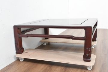 和製ビンテージ　美品　花梨(カリン)材　コンパクトでお部屋に取り入れやすい彫刻入りの座卓(ローテーブル、センターテーブル、リビングテーブル、ヴィンテージ)(R-084334)