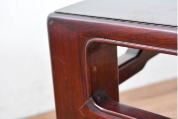 和製ビンテージ　美品　花梨(カリン)材　コンパクトでお部屋に取り入れやすい彫刻入りの座卓(ローテーブル、センターテーブル、リビングテーブル、ヴィンテージ)(R-084334)