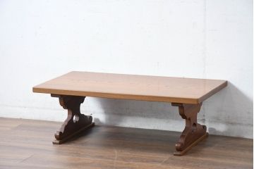 中古　高級工芸品　総欅(ケヤキ)材　漆塗り　脚部に施された優雅な曲線と透かし彫りが魅力の文机( ローテーブル、座卓、座机、センターテーブル)(R-084335)