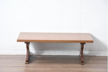 中古　高級工芸品　総欅(ケヤキ)材　漆塗り　脚部に施された優雅な曲線と透かし彫りが魅力の文机( ローテーブル、座卓、座机、センターテーブル)(R-084335)