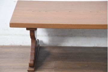 中古　高級工芸品　総欅(ケヤキ)材　漆塗り　脚部に施された優雅な曲線と透かし彫りが魅力の文机( ローテーブル、座卓、座机、センターテーブル)(R-084335)