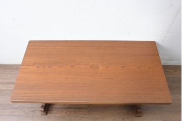 中古　高級工芸品　総欅(ケヤキ)材　漆塗り　脚部に施された優雅な曲線と透かし彫りが魅力の文机( ローテーブル、座卓、座机、センターテーブル)(R-084335)
