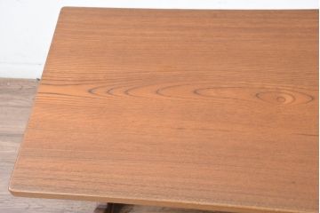 中古　高級工芸品　総欅(ケヤキ)材　漆塗り　脚部に施された優雅な曲線と透かし彫りが魅力の文机( ローテーブル、座卓、座机、センターテーブル)(R-084335)
