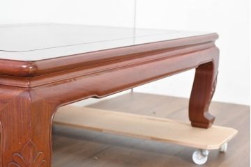 中古　美品　花梨(カリン)材ならではの赤褐色が美しい彫刻入りの座卓(ローテーブル、センターテーブル、リビングテーブル)(R-084336)