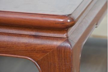 中古　美品　花梨(カリン)材ならではの赤褐色が美しい彫刻入りの座卓(ローテーブル、センターテーブル、リビングテーブル)(R-084336)