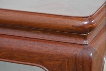 中古　美品　花梨(カリン)材ならではの赤褐色が美しい彫刻入りの座卓(ローテーブル、センターテーブル、リビングテーブル)(R-084336)