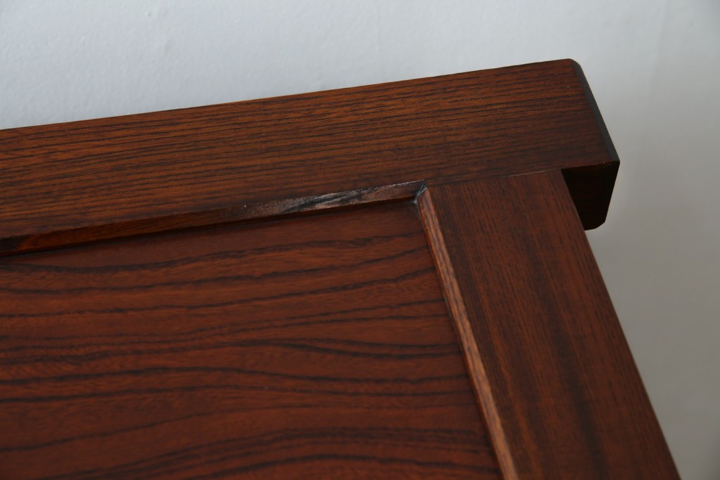 中古　美品　高級工芸家具　閂(かんぬき)付き　職人手作り!!重厚な手打ち金具に欅(ケヤキ)の風合いと漆の艶調和が目を惹く三国デザインの車箪笥　製作費推定250万円　(R-084337)