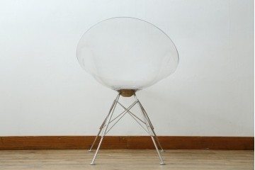 中古　イタリア　カルテル(Kartell)　エロエス(ERO|S|)　身体を包み込むようなフォルムが魅力のチェア(定価約9万円)　(R-084338)