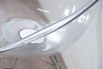 中古　イタリア　カルテル(Kartell)　エロエス(ERO|S|)　身体を包み込むようなフォルムが魅力のチェア(ハイチェア、カウンターチェア、椅子、イス)(定価約9万円)(R-084338)