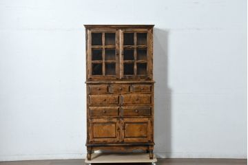中古　美品　国産職人手作り　アンティーク調　作りの良い脚付き民芸キャビネット(食器棚、収納棚、戸棚、カップボード、バラ売り可能)(R-084339)