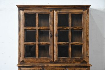 中古　美品　国産職人手作り　アンティーク調　作りの良い脚付き民芸キャビネット(食器棚、収納棚、戸棚、カップボード、バラ売り可能)(R-084339)
