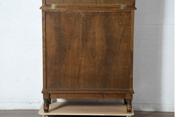 中古　美品　国産職人手作り　アンティーク調　作りの良い脚付き民芸キャビネット(食器棚、収納棚、戸棚、カップボード、バラ売り可能)(R-084339)