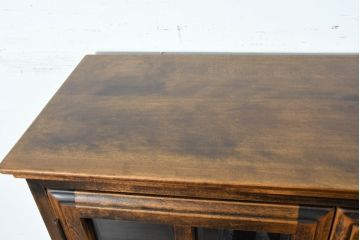 中古　美品　国産職人手作り　アンティーク調　作りの良い脚付き民芸キャビネット(食器棚、収納棚、戸棚、カップボード、バラ売り可能)(R-084339)