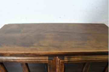 中古　美品　国産職人手作り　アンティーク調　作りの良い脚付き民芸キャビネット(食器棚、収納棚、戸棚、カップボード、バラ売り可能)(R-084339)