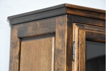 中古　美品　国産職人手作り　アンティーク調　作りの良い脚付き民芸キャビネット(食器棚、収納棚、戸棚、カップボード、バラ売り可能)(R-084339)