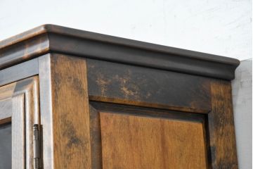 中古　美品　国産職人手作り　アンティーク調　作りの良い脚付き民芸キャビネット(食器棚、収納棚、戸棚、カップボード、バラ売り可能)(R-084339)