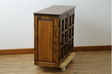 中古　美品　国産職人手作り　アンティーク調　作りの良い民芸キャビネット　(R-084340)
