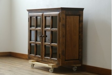 中古　美品　国産職人手作り　アンティーク調　作りの良い民芸キャビネット　(R-084340)