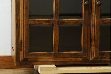 中古　美品　国産職人手作り　アンティーク調　作りの良い民芸キャビネット　(R-084340)