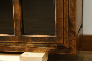 中古　美品　国産職人手作り　アンティーク調　作りの良い民芸キャビネット　(R-084340)
