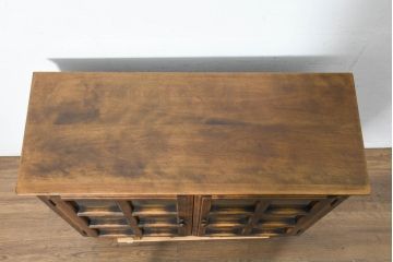 中古　美品　国産職人手作り　アンティーク調　作りの良い民芸キャビネット・上段(食器棚、収納棚、戸棚、カップボード、サイドキャビネット)(R-084340)