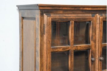 中古　美品　国産職人手作り　アンティーク調　作りの良い民芸キャビネット・上段(食器棚、収納棚、戸棚、カップボード、サイドキャビネット)(R-084340)