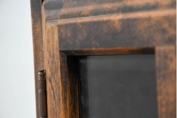 中古　美品　国産職人手作り　アンティーク調　作りの良い民芸キャビネット・上段(食器棚、収納棚、戸棚、カップボード、サイドキャビネット)(R-084340)