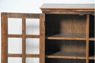 中古　美品　国産職人手作り　アンティーク調　作りの良い民芸キャビネット・上段(食器棚、収納棚、戸棚、カップボード、サイドキャビネット)(R-084340)