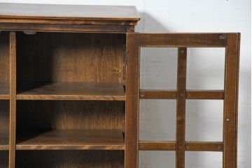 中古　美品　国産職人手作り　アンティーク調　作りの良い民芸キャビネット・上段(食器棚、収納棚、戸棚、カップボード、サイドキャビネット)(R-084340)