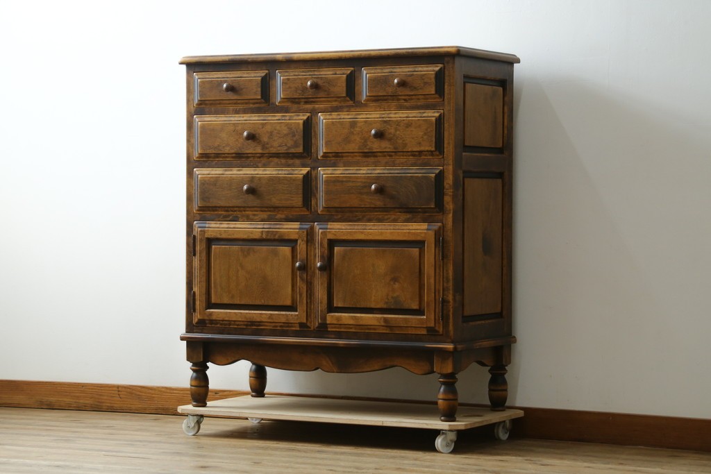 中古　美品　国産職人手作り　アンティーク調　作りの良い脚付き民芸キャビネット　(R-084341)
