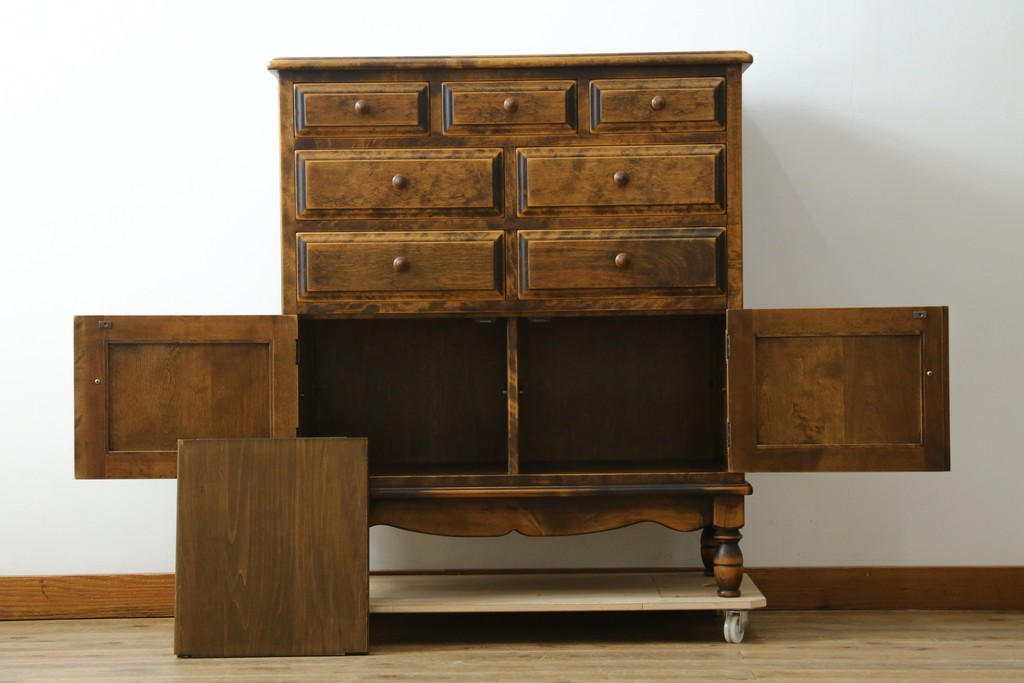 中古　美品　国産職人手作り　アンティーク調　作りの良い脚付き民芸キャビネット　(R-084341)