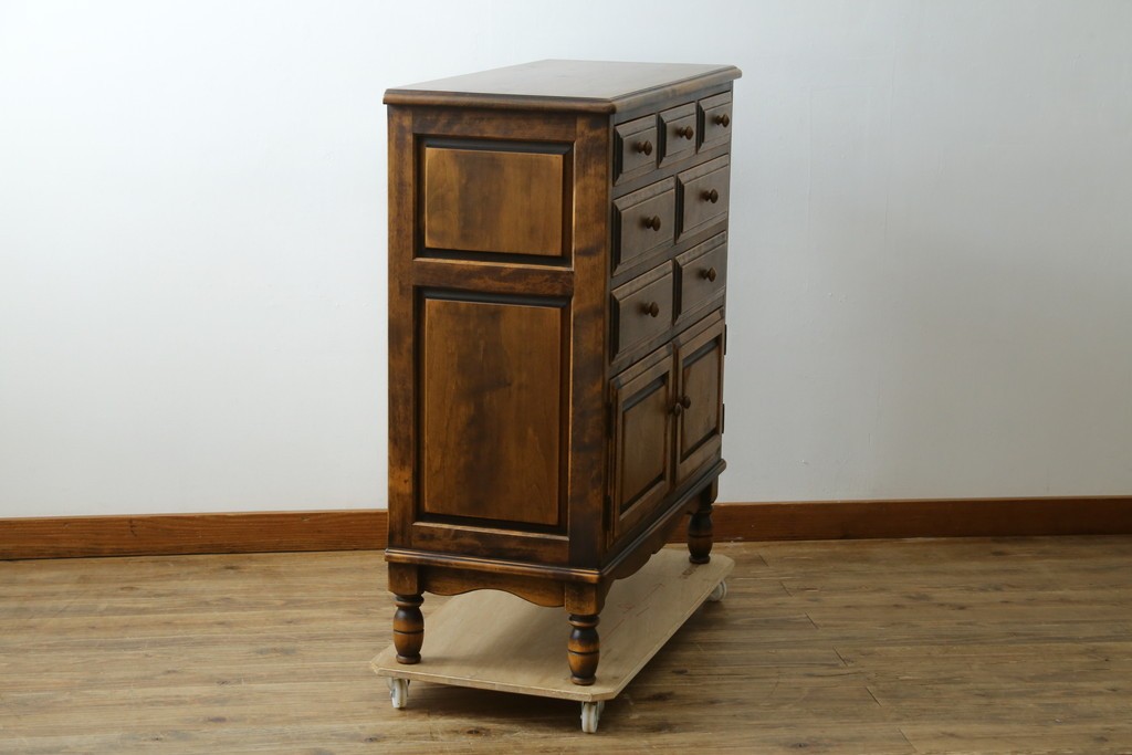 中古　美品　国産職人手作り　アンティーク調　作りの良い脚付き民芸キャビネット　(R-084341)