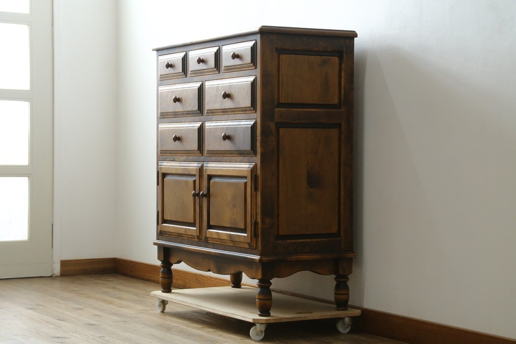 中古　美品　国産職人手作り　アンティーク調　作りの良い脚付き民芸キャビネット　(R-084341)