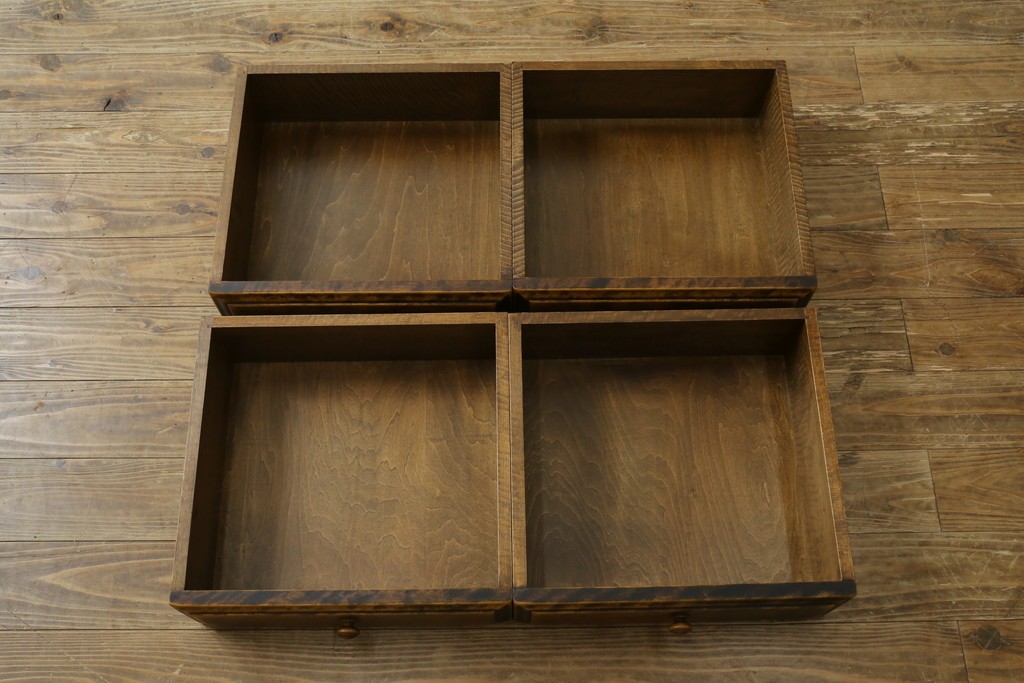中古　美品　国産職人手作り　アンティーク調　作りの良い脚付き民芸キャビネット　(R-084341)