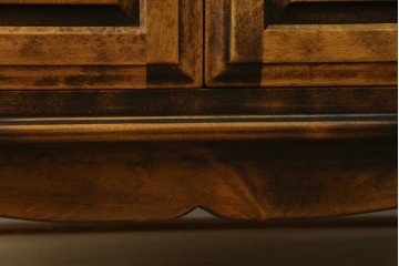中古　美品　国産職人手作り　アンティーク調　作りの良い脚付き民芸キャビネット　(R-084341)