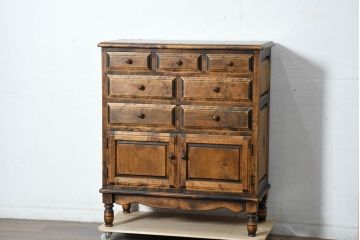 中古　美品　国産職人手作り　アンティーク調　作りの良い脚付き民芸キャビネット・下段(収納棚、戸棚、サイドキャビネット、引き出し、サイドチェスト)(R-084341)