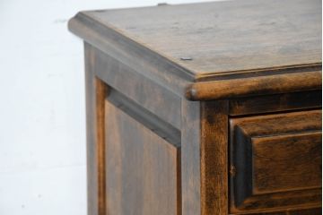 中古　美品　国産職人手作り　アンティーク調　作りの良い脚付き民芸キャビネット・下段(収納棚、戸棚、サイドキャビネット、引き出し、サイドチェスト)(R-084341)