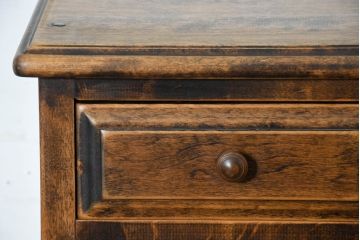 中古　美品　国産職人手作り　アンティーク調　作りの良い脚付き民芸キャビネット・下段(収納棚、戸棚、サイドキャビネット、引き出し、サイドチェスト)(R-084341)
