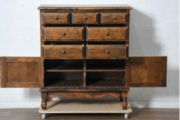 中古　美品　国産職人手作り　アンティーク調　作りの良い脚付き民芸キャビネット・下段(収納棚、戸棚、サイドキャビネット、引き出し、サイドチェスト)(R-084341)