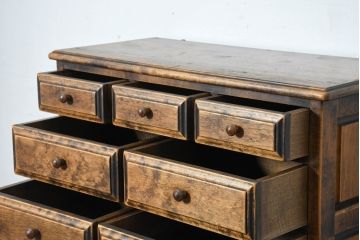 中古　美品　国産職人手作り　アンティーク調　作りの良い脚付き民芸キャビネット・下段(収納棚、戸棚、サイドキャビネット、引き出し、サイドチェスト)(R-084341)