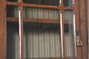 和製アンティーク　大正ロマン　良作　ナラ材　凝ったデザインの二段重ねキャビネット(食器棚、カップボード、収納棚、戸棚、上下バラ売り可能)(R-084342)