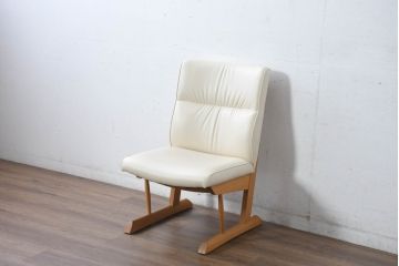 中古　美品　飛騨産業　キツツキ　カヤ(KAYA)シリーズ　オーク材　合皮　上質で落ち着いた雰囲気が魅力的なアームレスチェア(椅子、イス、1P、一人掛け、1人掛けソファ)(定価約10万円)(R-084352)