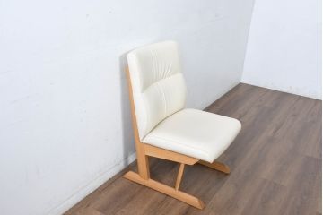 中古　美品　飛騨産業　キツツキ　カヤ(KAYA)シリーズ　オーク材　合皮　上質で落ち着いた雰囲気が魅力的なアームレスチェア(椅子、イス、1P、一人掛け、1人掛けソファ)(定価約10万円)(R-084352)